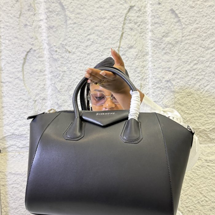 Givenchy Antigona Bag - Black