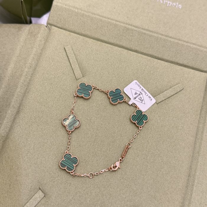 Van cleef Gold Bracelet (Green)