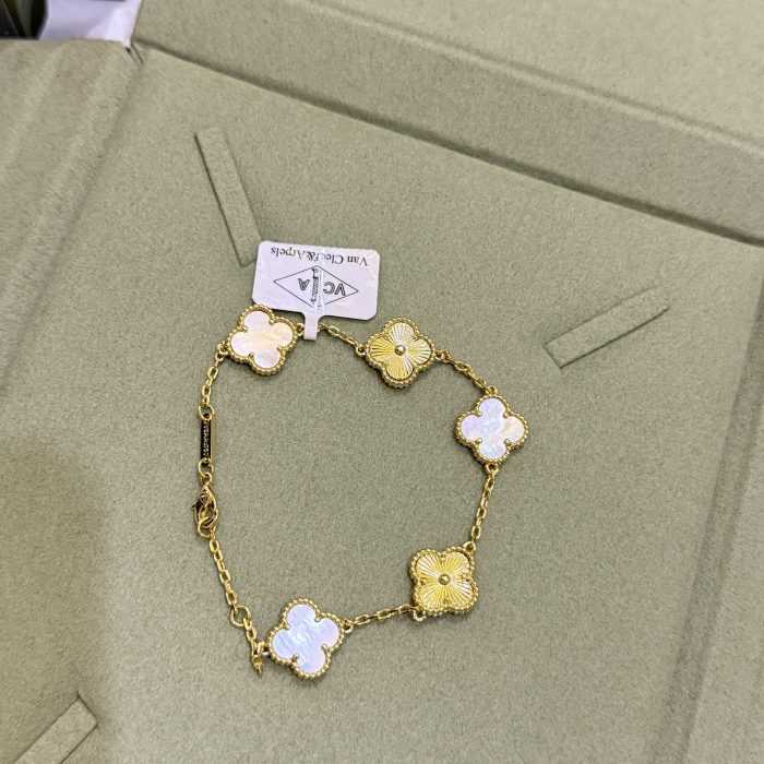 Van cleef Golden Bracelet