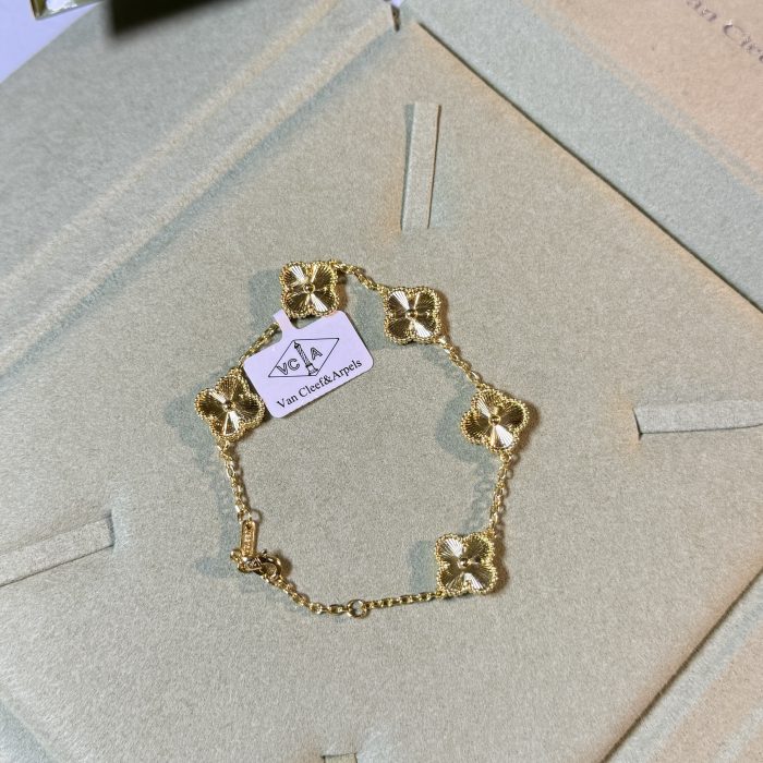 Van cleef Gold Bracelet 007