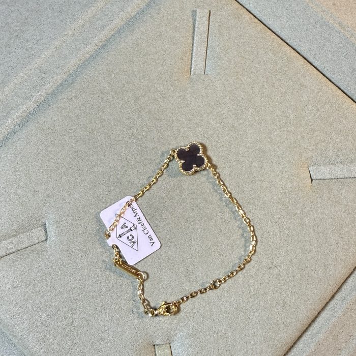 Van cleef Bracelet 009