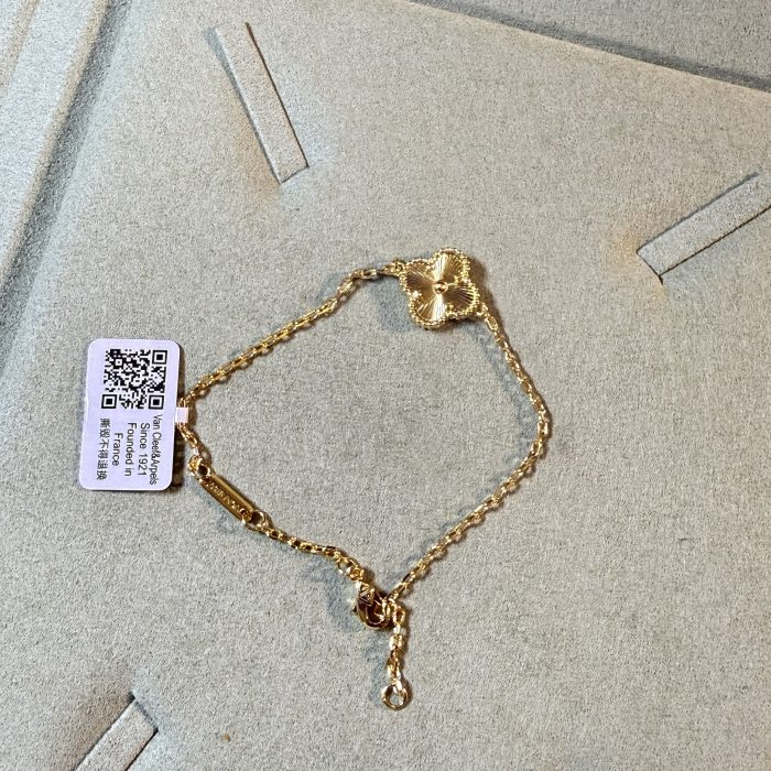 Van cleef Gold Bracelet
