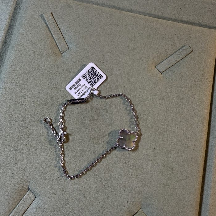 Van cleef Silver Bracelet 004