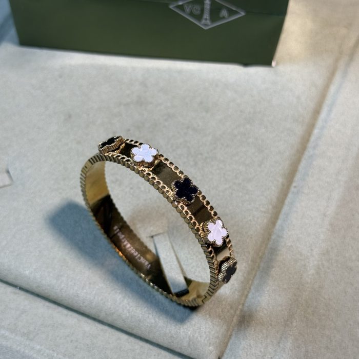 Van cleef Gold Bracelet 0011