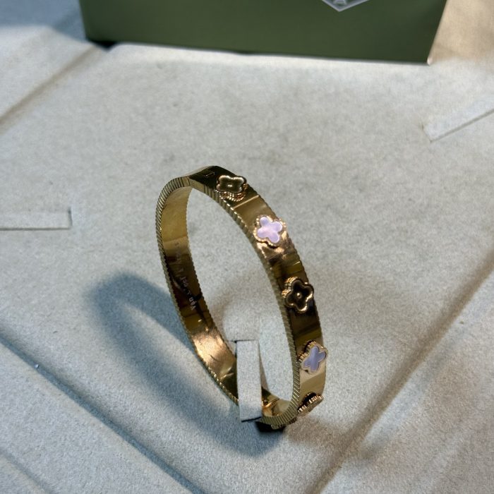 Van Cleef Gold Bracelet 0013