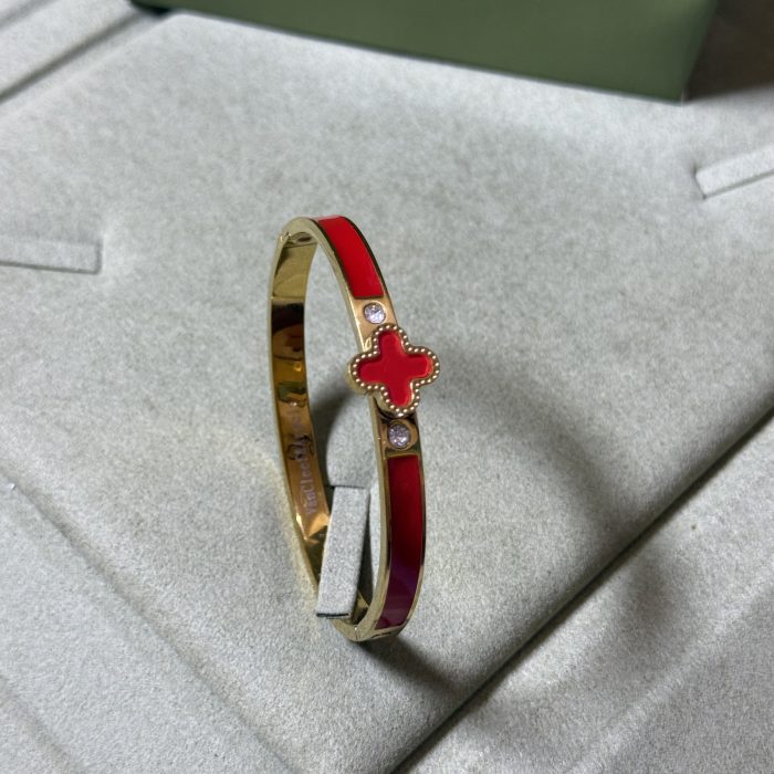 Van Cleef Golden Bracelet 111