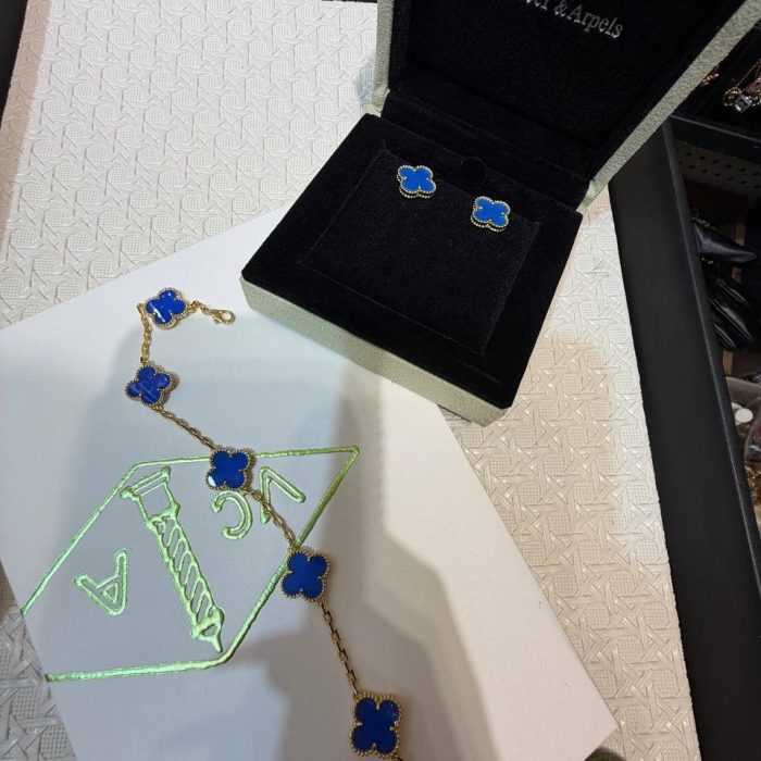 Earring 198