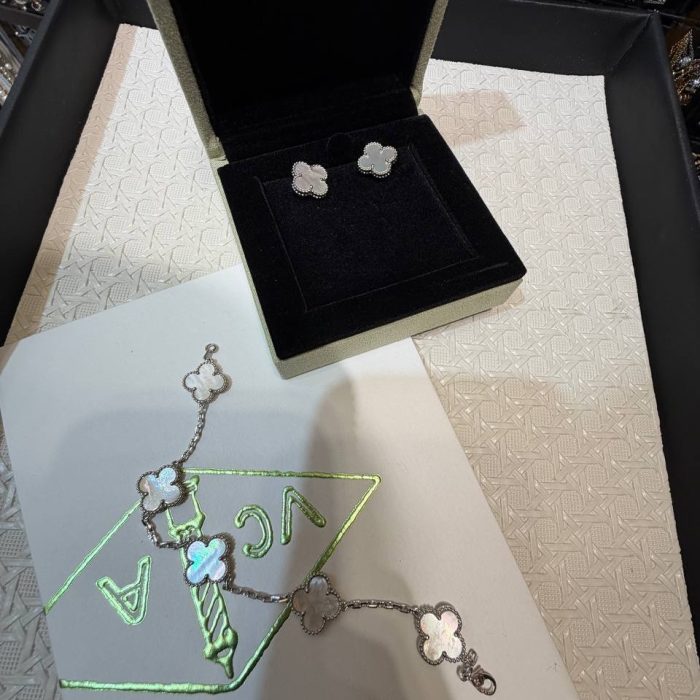 Earring 195