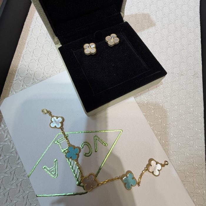 Earring 187
