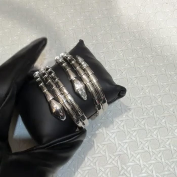 Bracelet 104