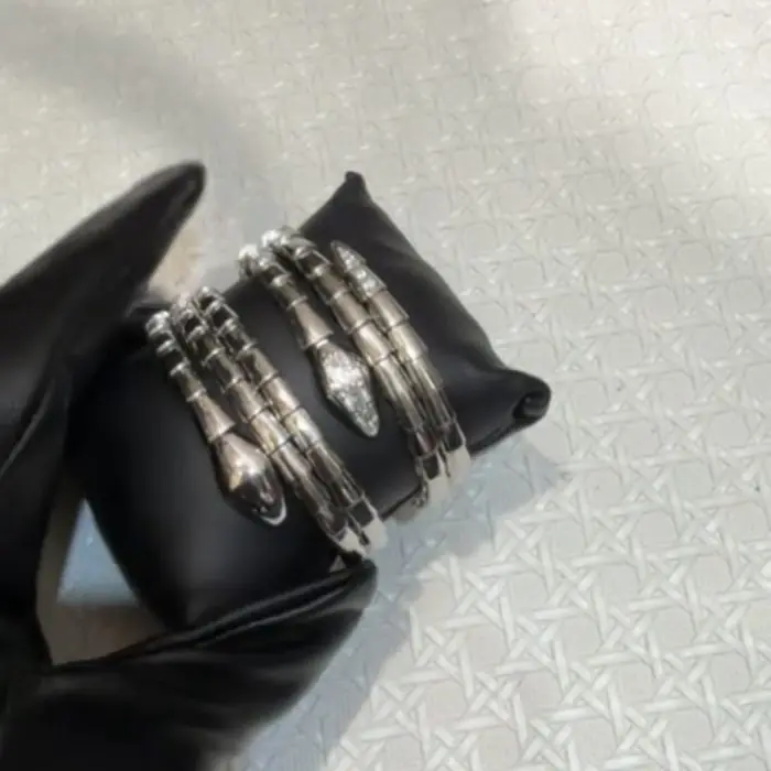Bracelet 104